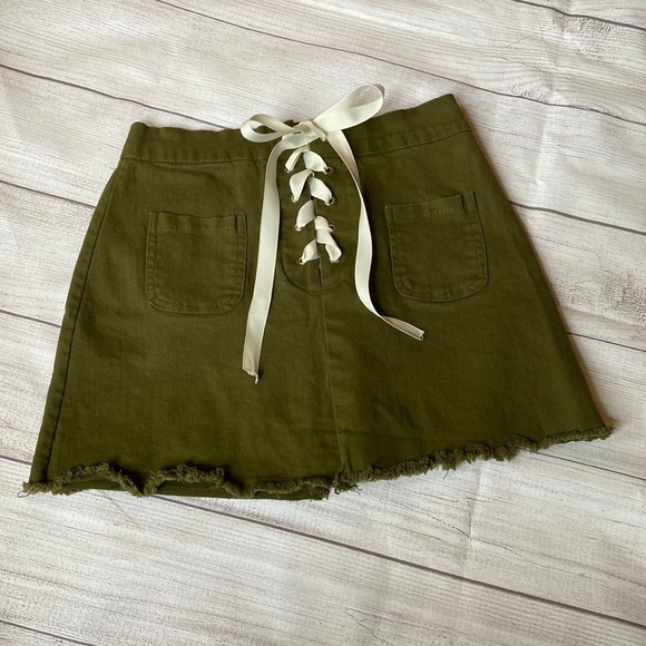 Khaki Green Fringed Hem Cutoff Jean Skirt with Grommets and Cream Ribbon Small - Picture 2 of 11